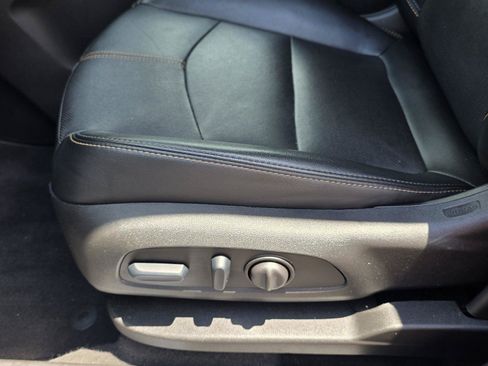 Used 2023 Chevrolet Equinox Premier AWD/4WD image 24