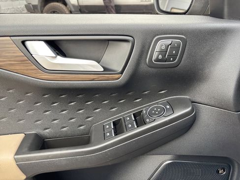 Used 2020 Ford Escape Titanium image 16