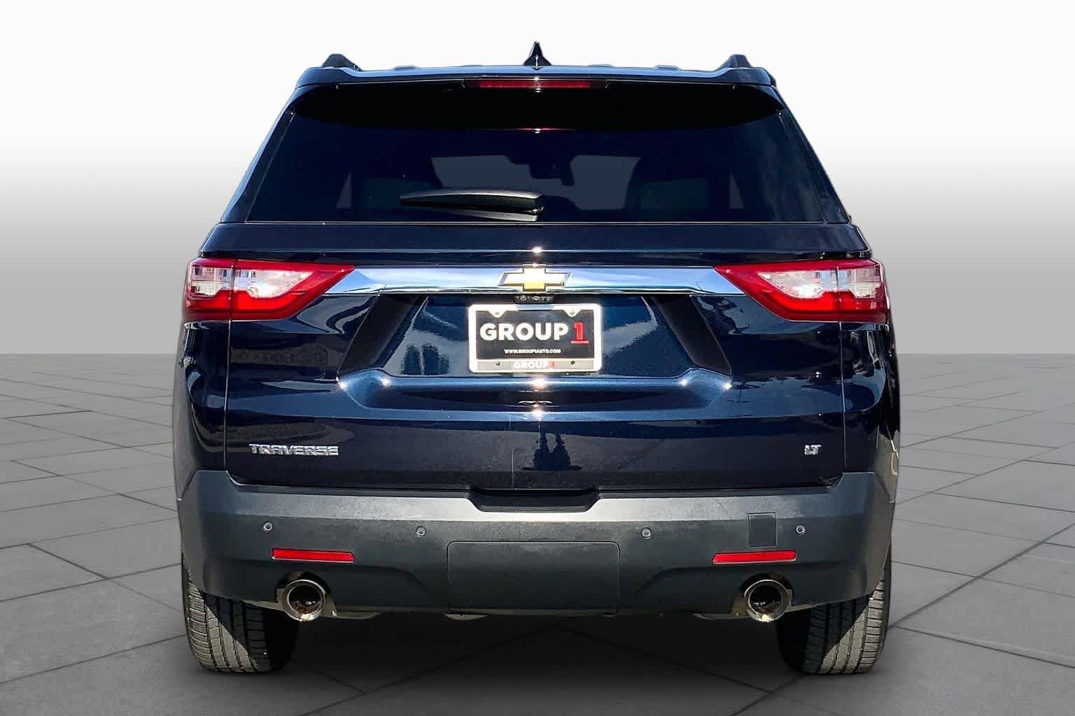 Used 2020 Chevrolet Traverse LT w/ LT Premium Package FWD image 4