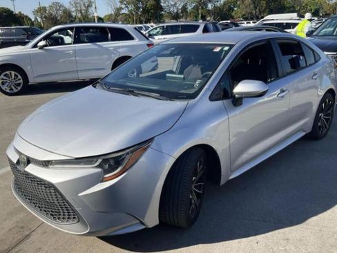 Used 2021 Toyota Corolla LE image 1
