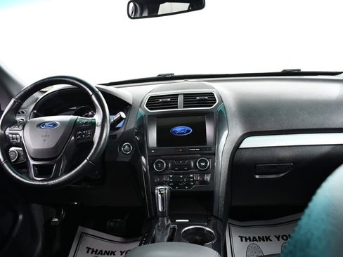 Used 2017 Ford Explorer XLT w/ Equipment Group 202A image 7