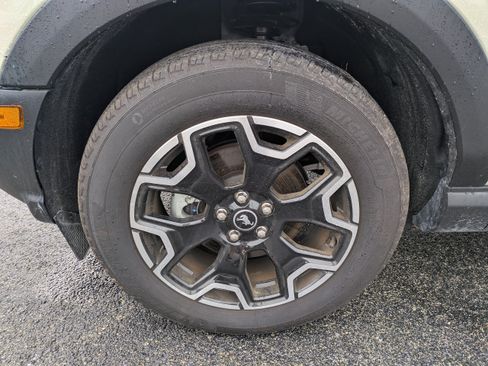 Certified 2025 Ford Bronco Sport Outer Banks w/ Outer Banks Tech Package+ AWD/4WD image 11