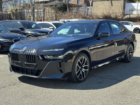 Used 2023 BMW 760i xDrive w/ Executive Package AWD/4WD image 7