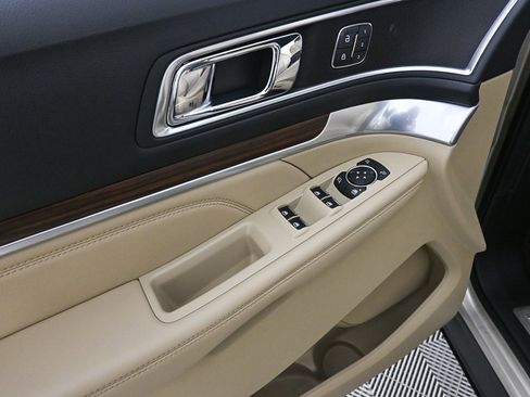 Used 2017 Ford Explorer Limited image 8
