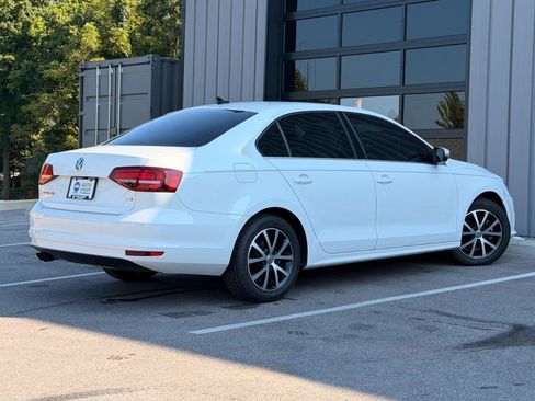 Used 2017 Volkswagen Jetta SE FWD image 5