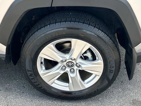 Used 2020 Toyota RAV4 XLE w/ Convenience Package FWD image 15