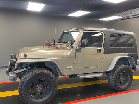 Used 2004 Jeep Wrangler 4WD image 2