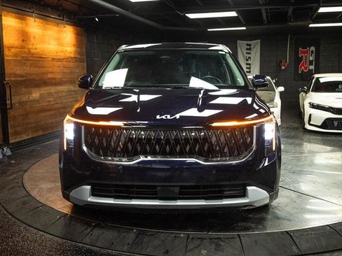 Used 2025 Kia Carnival LXS image 4