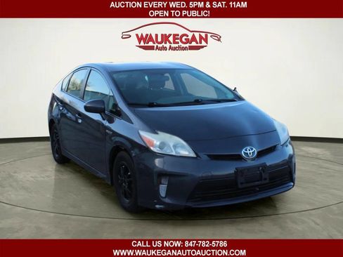 Used 2013 Toyota Prius Two FWD image 3