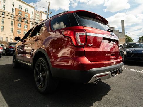Used 2017 Ford Explorer XLT w/ Equipment Group 202A AWD/4WD image 6