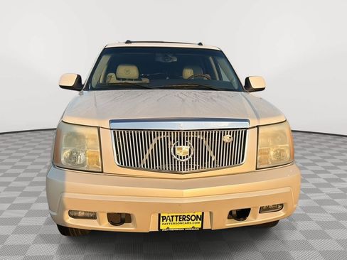 Used 2004 Cadillac Escalade 2WD image 2