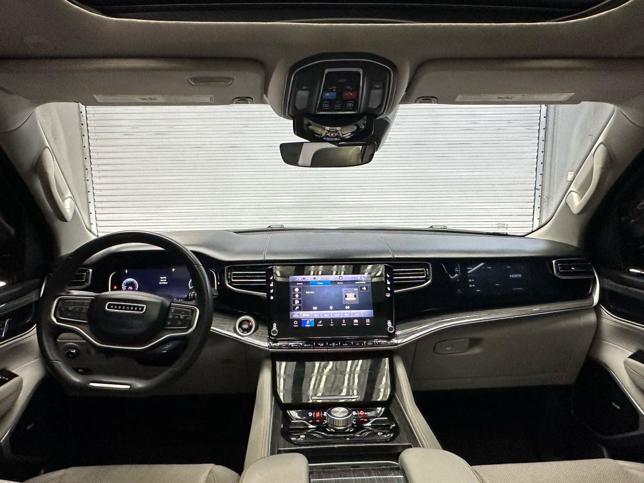 Used 2022 Jeep Wagoneer Series III w/ Premium Group I AWD/4WD image 14