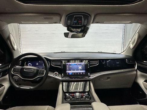 Used 2022 Jeep Wagoneer Series III w/ Premium Group I AWD/4WD image 14