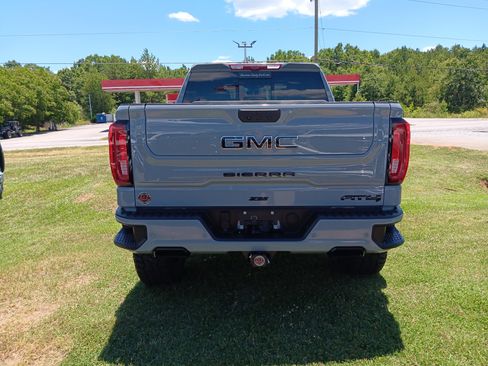 Used 2025 GMC Sierra 1500 AT4 w/ AT4 Premium Package AWD/4WD image 5