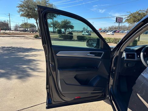 Used 2018 Volkswagen Atlas Launch Edition image 11