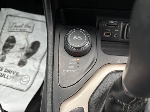 Used 2014 Jeep Cherokee Latitude AWD/4WD image 21