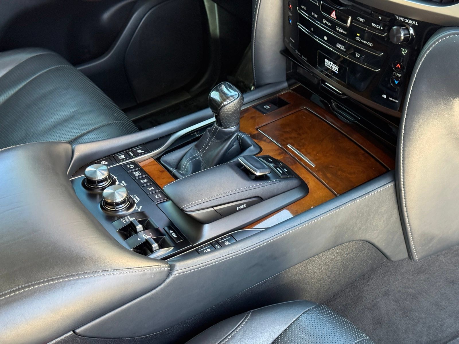 Used 2019 Lexus LX 570 4WD w/ Luxury Package image 34