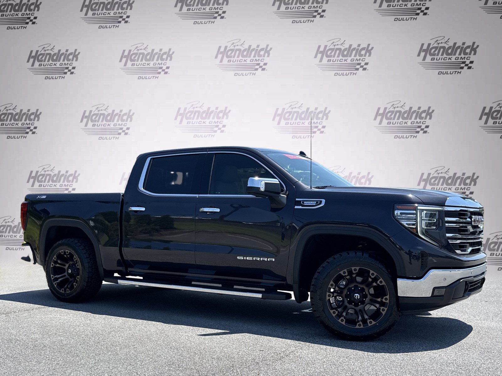 Used 2022 GMC Sierra 1500 SLT w/ SLT Premium Plus Package AWD/4WD image 2