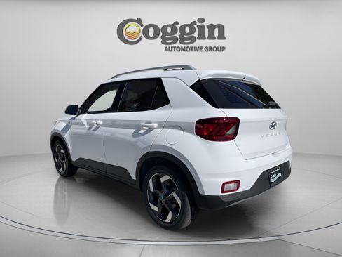 Certified 2026 Hyundai Venue SEL FWD image 4