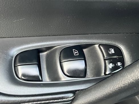 Used 2019 Nissan Rogue SL w/ Premium Package image 14