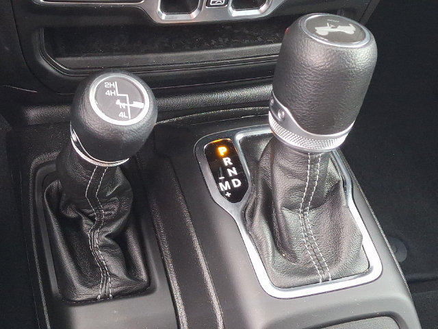 Used 2026 Jeep Wrangler Unlimited Sahara AWD/4WD image 14
