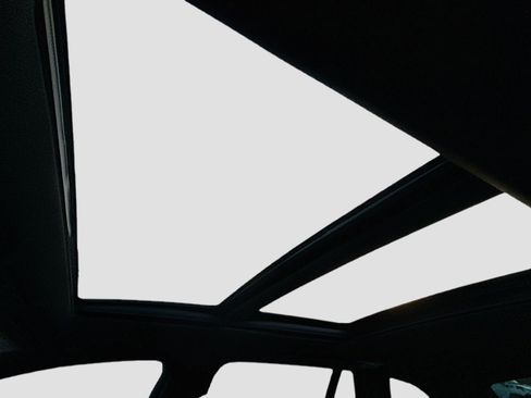 Used 2018 BMW 330i xDrive Wagon image 21