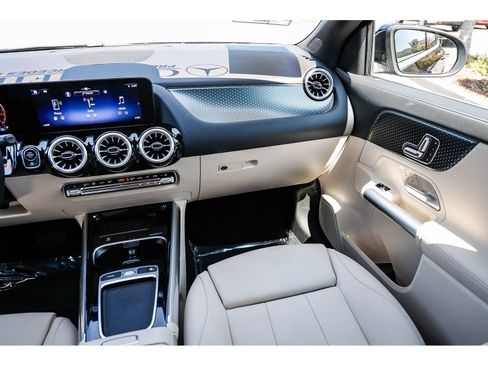 Used 2025 Mercedes-Benz GLA 250 image 15