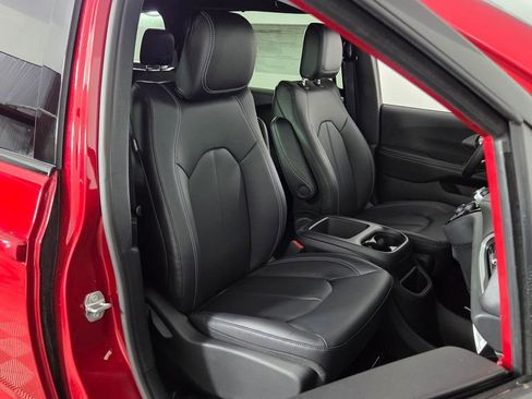 New 2026 Chrysler Pacifica Select image 36