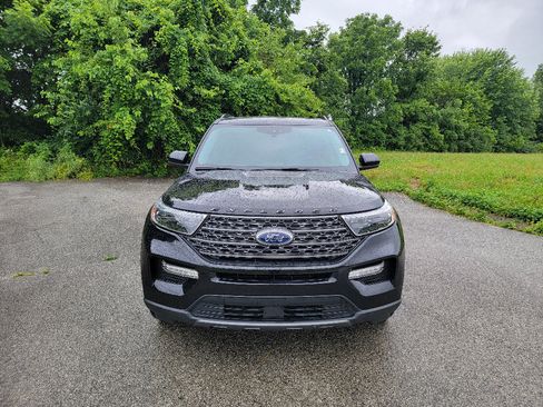 Used 2022 Ford Explorer XLT w/ Equipment Group 202A AWD/4WD image 2