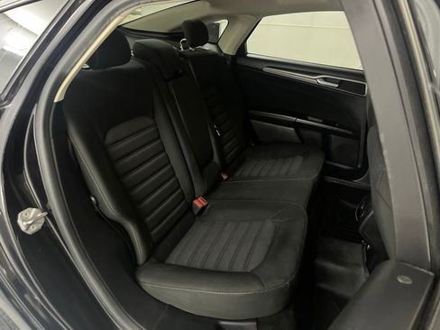 Used 2019 Ford Fusion SE FWD image 20