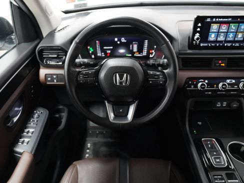 Used 2025 Honda Pilot Elite image 14