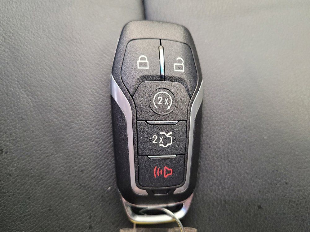 Used 2016 Ford Edge Titanium w/ Technology Package AWD/4WD image 32
