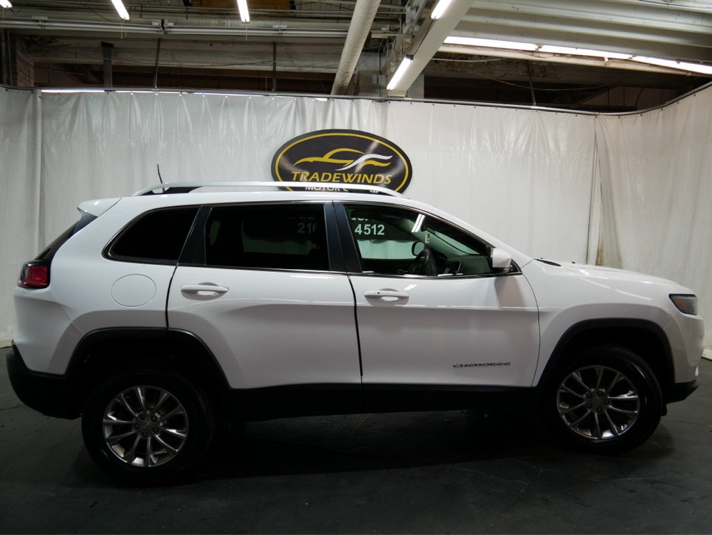 Used 2019 Jeep Cherokee Latitude Plus w/ Comfort/Convenience Group AWD/4WD image 4
