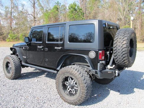 Used 2016 Jeep Wrangler Unlimited Rubicon w/ Connectivity Group image 4