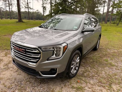 Used 2024 GMC Terrain SLT FWD image 1