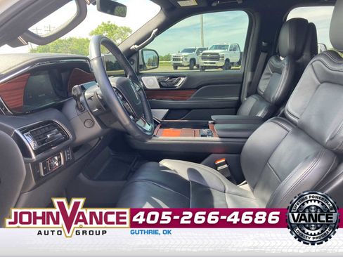 Used 2024 Lincoln Navigator Reserve AWD/4WD image 3