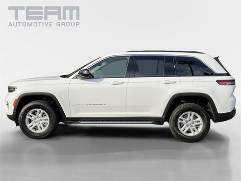 New 2025 Jeep Grand Cherokee Laredo image 4