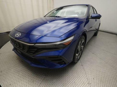 Used 2024 Hyundai Elantra Limited FWD image 12