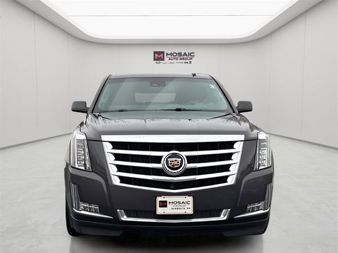 Used 2015 Cadillac Escalade Luxury image 2