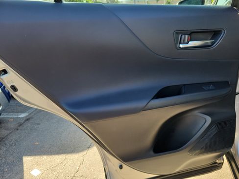 Used 2021 Toyota Venza LE image 25