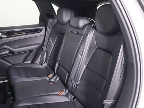 Used 2021 Porsche Cayenne image 30
