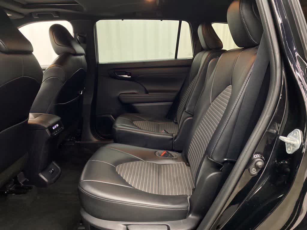 Used 2021 Toyota Highlander XSE AWD/4WD image 15