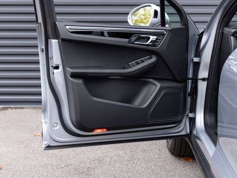 Certified 2026 Porsche Macan Base image 20