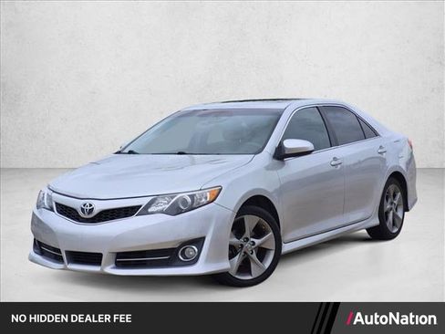 Used 2014 Toyota Camry SE w/ Moonroof Package FWD image 1