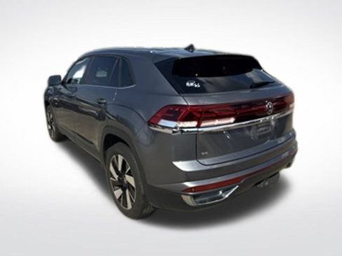 Used 2025 Volkswagen Atlas Cross Sport SE FWD image 4