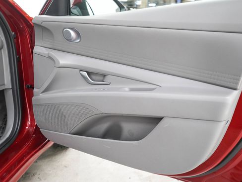 Used 2023 Hyundai Elantra SEL FWD image 9