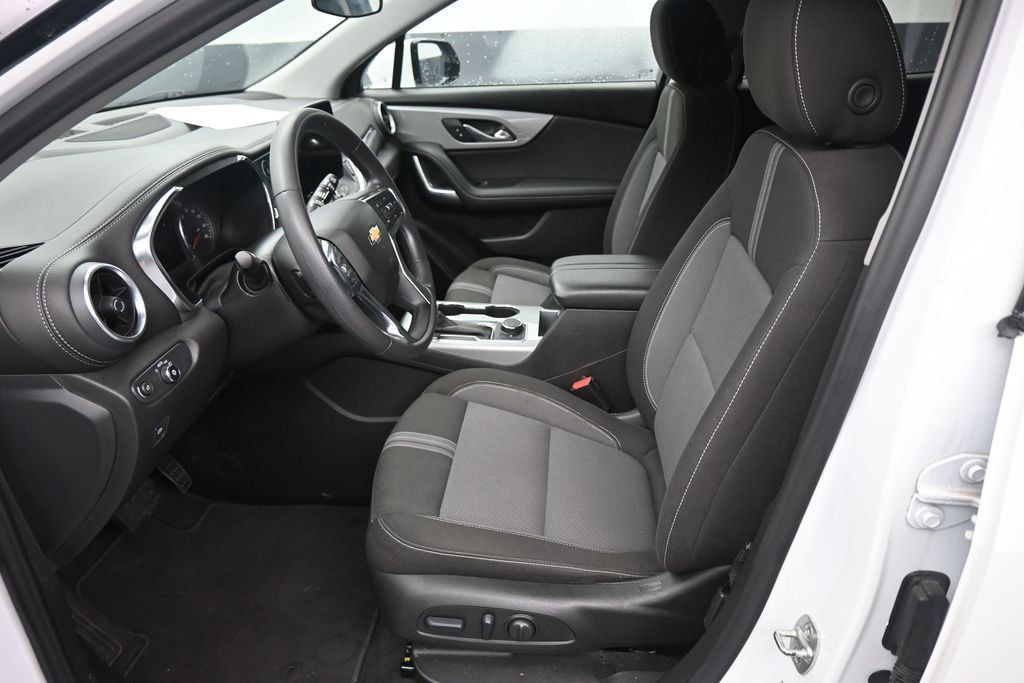 Used 2025 Chevrolet Blazer LT FWD image 13