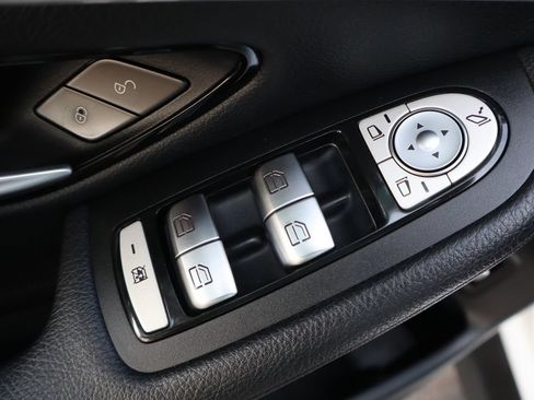 Used 2019 Mercedes-Benz GLC 300 4MATIC w/ Premium Package image 27