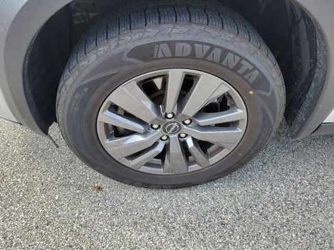 Certified 2024 Nissan Pathfinder SV FWD image 7