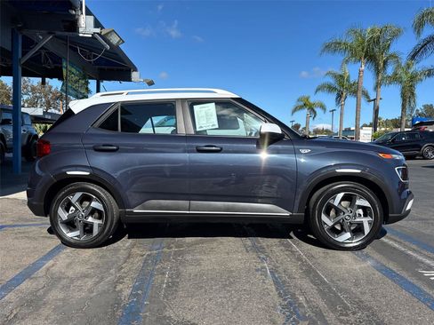 Used 2023 Hyundai Venue Limited FWD image 7